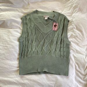 Brand NEW knit vest